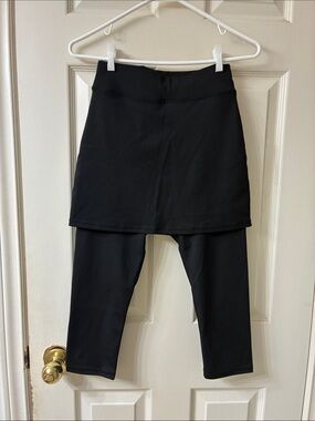 🌷3 for $25🌷Temu, US S, Black Capri Leggings With Attached Mini Skirt, NWOT